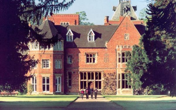 Bilton Grange. Здание школы