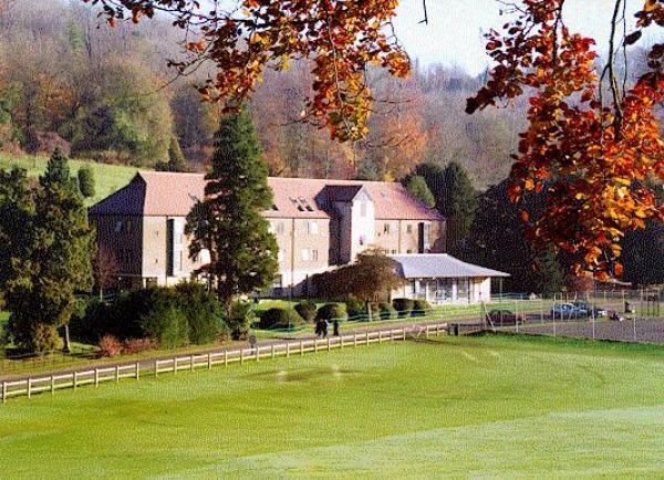 Школьная территория Woldingham School