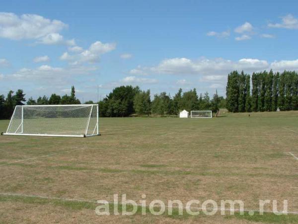 Спортивные поля Queenswood School