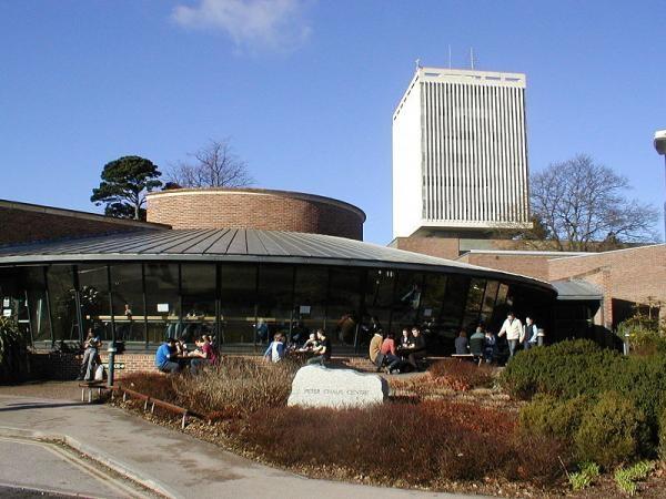 University of Exeter. Peter Chalk Centre и башня физического факультета