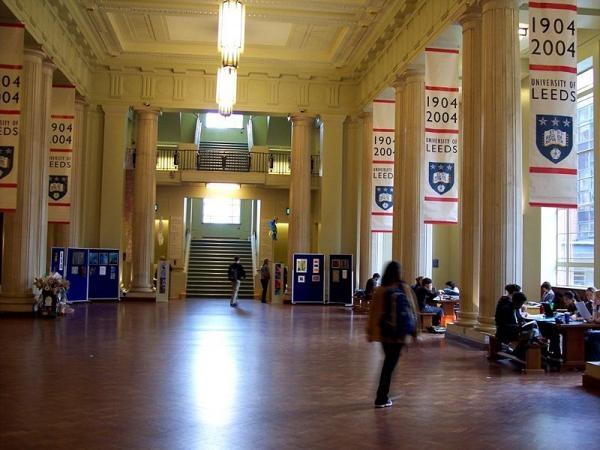 University of Leeds. Фойе корпуса Паркинсона