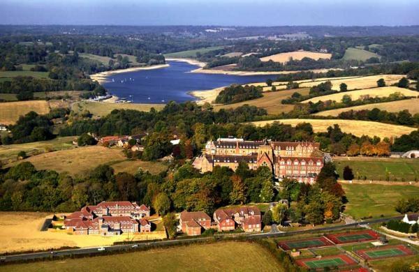 Вид сверху на территорию Ardingly College