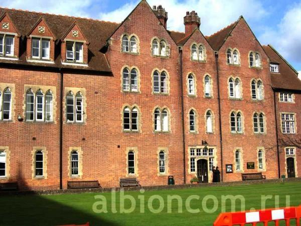 Ardingly College. Школьные здания