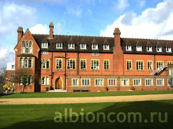 Летние школы Великобритании. Школьные корпуса Ardingly College.