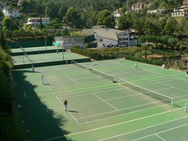 Bruguera Tennis Academy - вид на корты