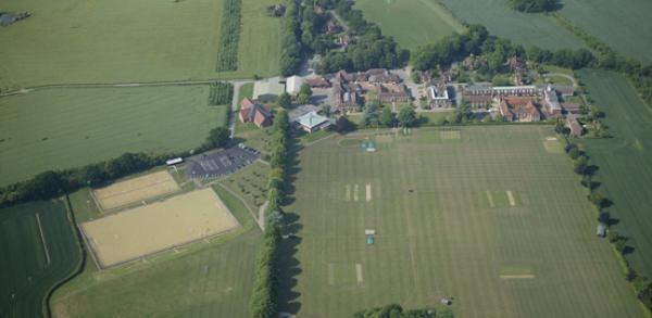 Летняя программа в Lord Wandsworth College. Вид сверху на территорию колледжа