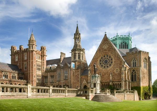 Школы-пансионы Великобритании. Clifton College - вид на территорию