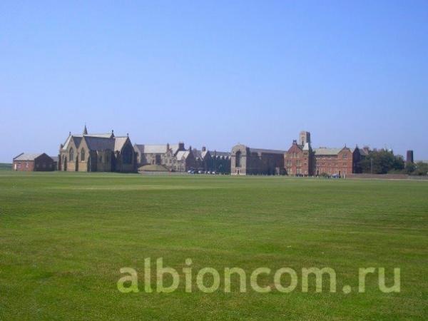 Вид на территорию школы Rossall School со стороны моря