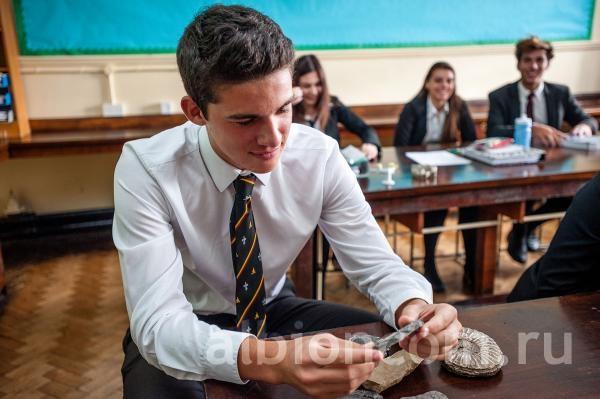 Урок биологии в выпускных классах Rossall School