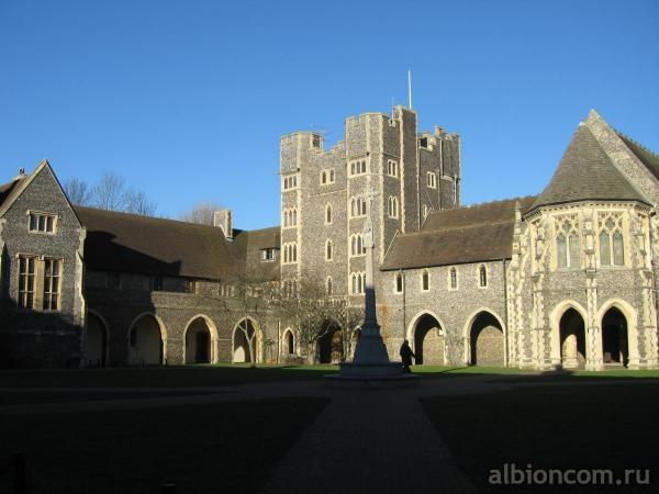 Старинные корпуса Lancing College