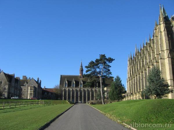 Здания Lancing College