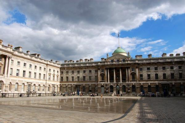 Somerset House - оригинальное здание рядом с King's College