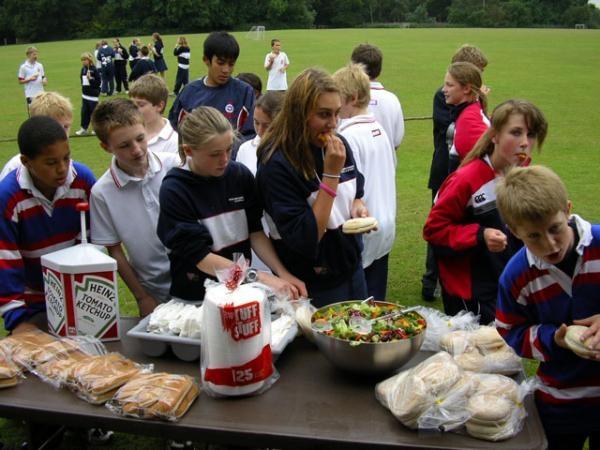 Обед на свежем воздухе в Pangbourne College